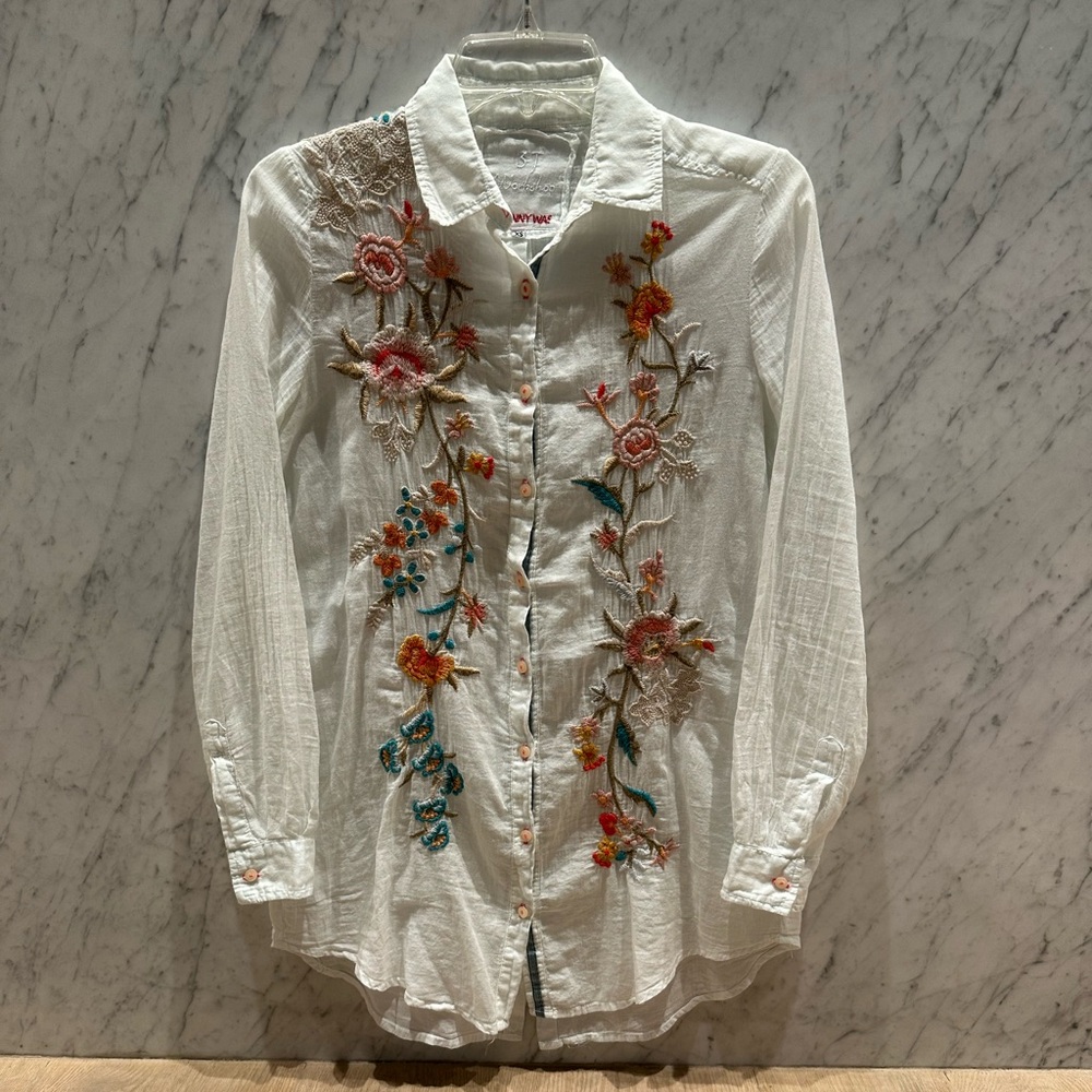 Johnny Was 3J White Floral Embroidered Button Down Shirt